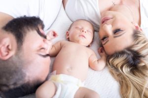 melhorar o sono do bebe de 2 meses deixa a familia feliz